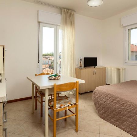 Residence Uno Studio&Suites Rimini Ngoại thất bức ảnh