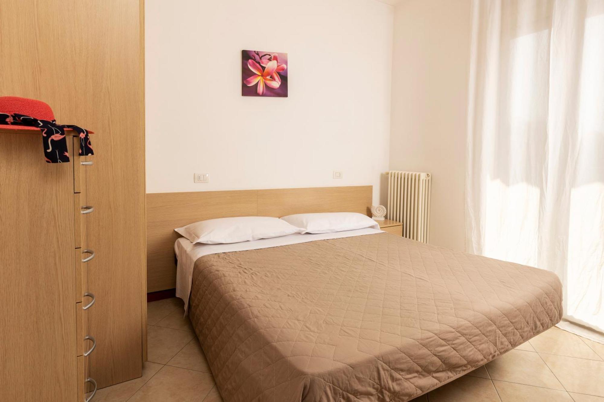 Residence Uno Studio&Suites Rimini Ngoại thất bức ảnh