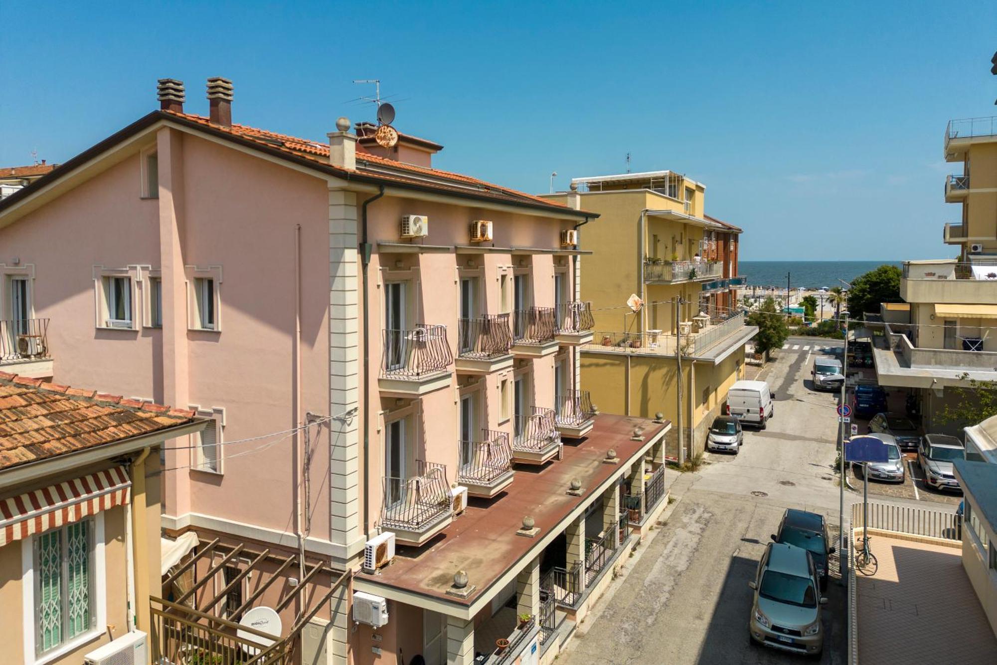 Residence Uno Studio&Suites Rimini Ngoại thất bức ảnh