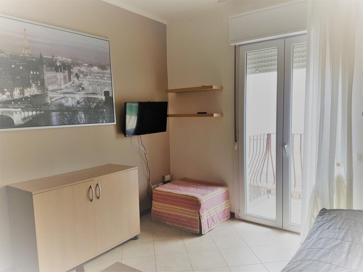 Residence Uno Studio&Suites Rimini Ngoại thất bức ảnh
