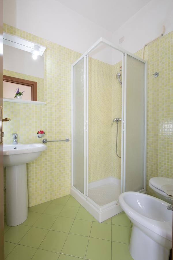 Residence Uno Studio&Suites Rimini Ngoại thất bức ảnh