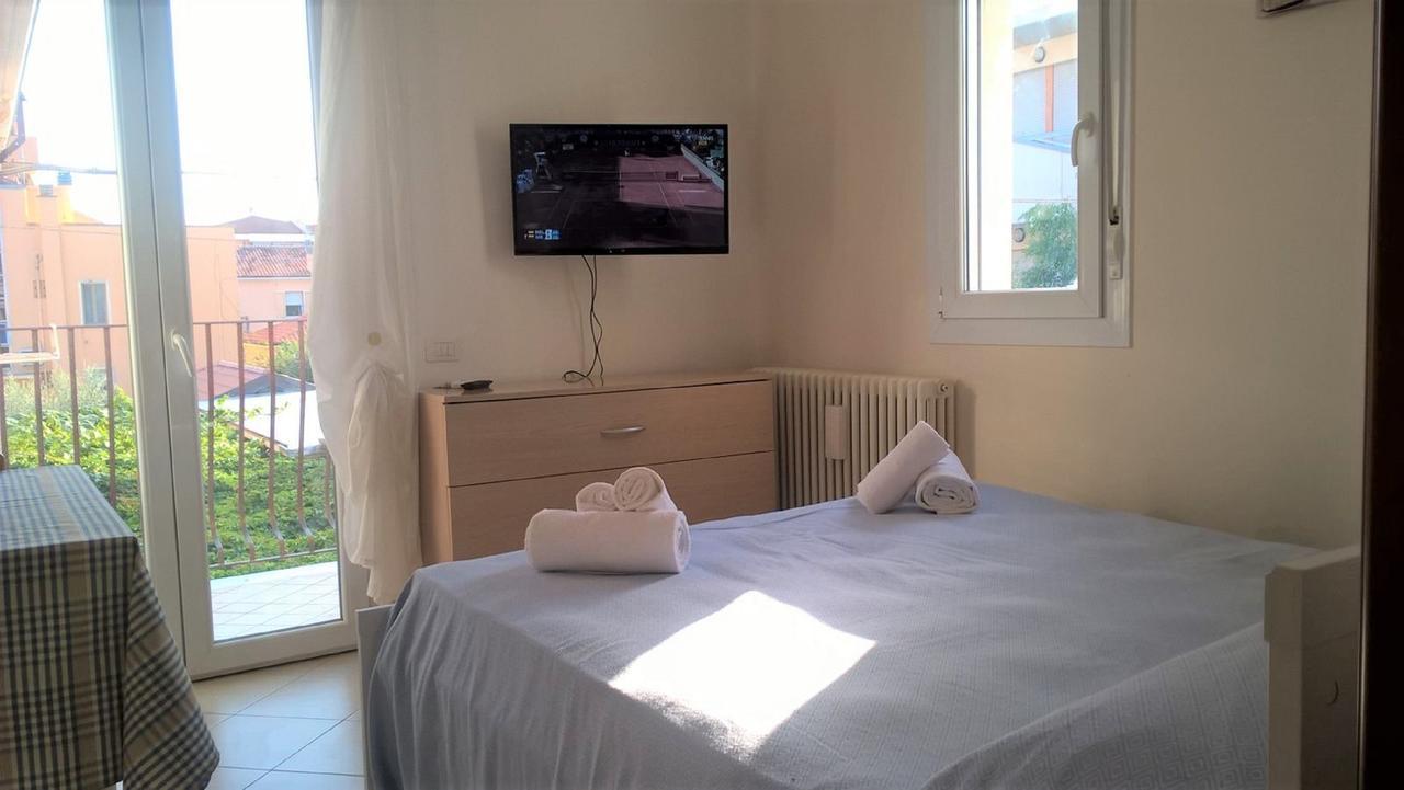 Residence Uno Studio&Suites Rimini Ngoại thất bức ảnh