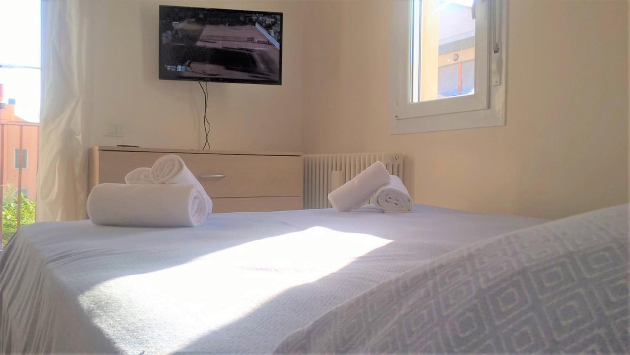 Residence Uno Studio&Suites Rimini Ngoại thất bức ảnh