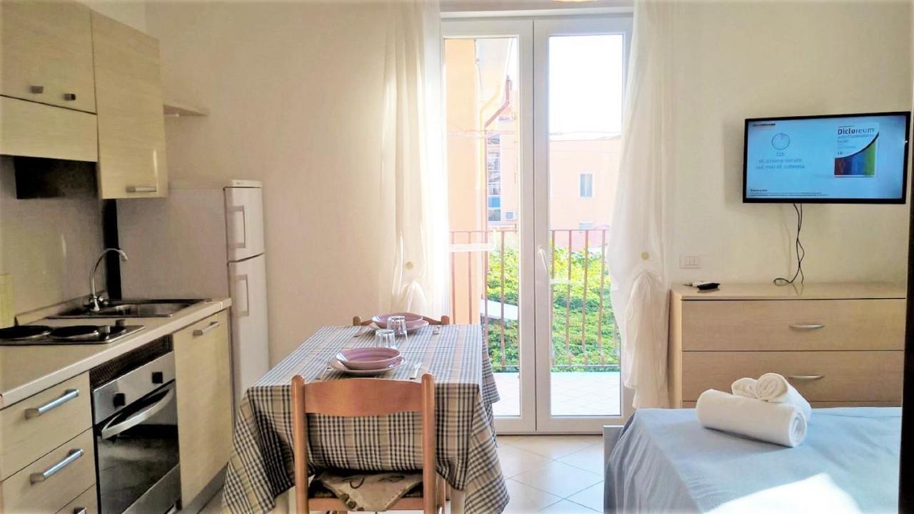 Residence Uno Studio&Suites Rimini Ngoại thất bức ảnh