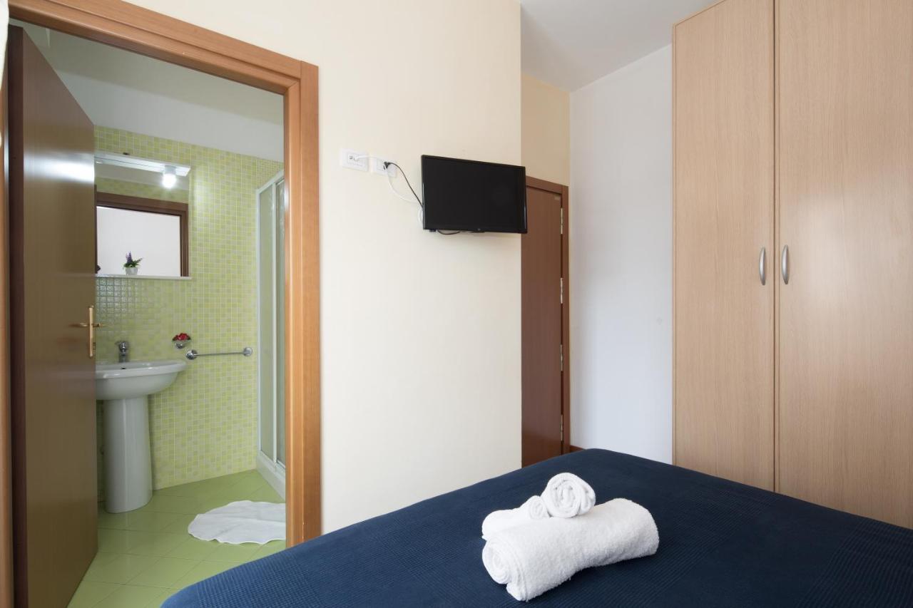 Residence Uno Studio&Suites Rimini Ngoại thất bức ảnh